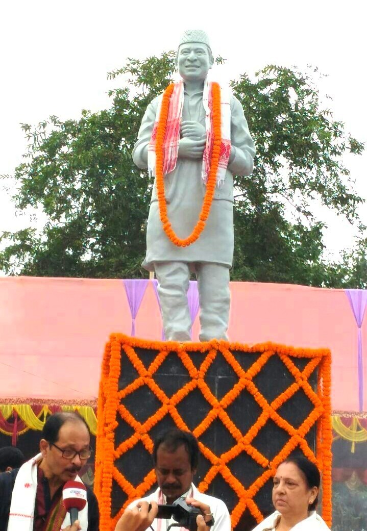 Bhupen Hazarika's statue unveiled | Assam Times