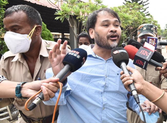 KMSS leader Akhil Gogoi, who is currently at Guwahati jail, talking to media while brought to GMCH , Guwahati for routine health checkup on 07-09-20. Photo by UB Photos