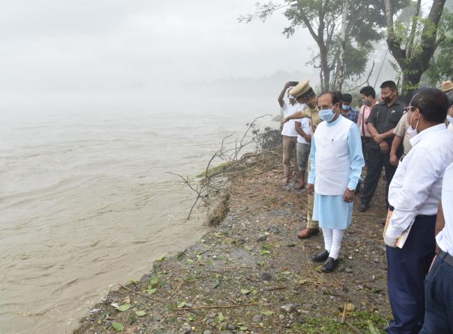 Assam Governor Prof. Jagdish Mukhi recently visited flood hit Baksa and Barpeta districts where large scale erosion caused by the reiver Beki 