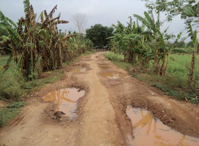 Deplorable road connecting Kheroni to Lamshakhanj 