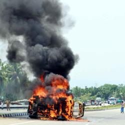 Mishap claims 3 at Raha, mob set ablaze vehicle