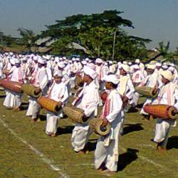 One-thousand-artist pereorms Khul-badon at Nazira