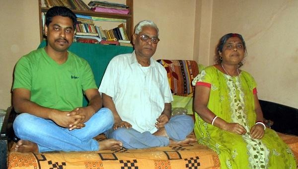  Rakesh with wife and son