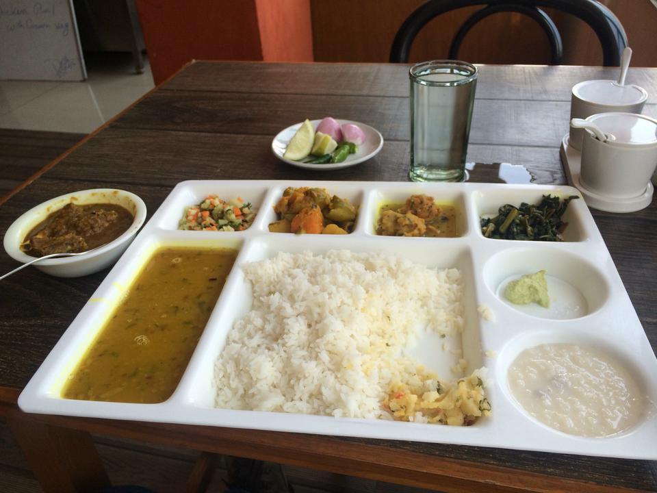Mother's Kitchen, Paltan Bazar serves veg platter