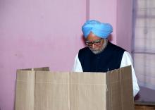 Manmohan casts vote 2014 LS poll