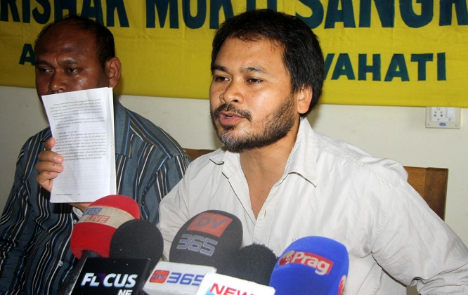 Rigging: Akhil ups ante on Agnihotri