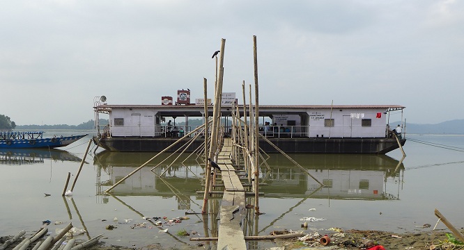Ferry service halts