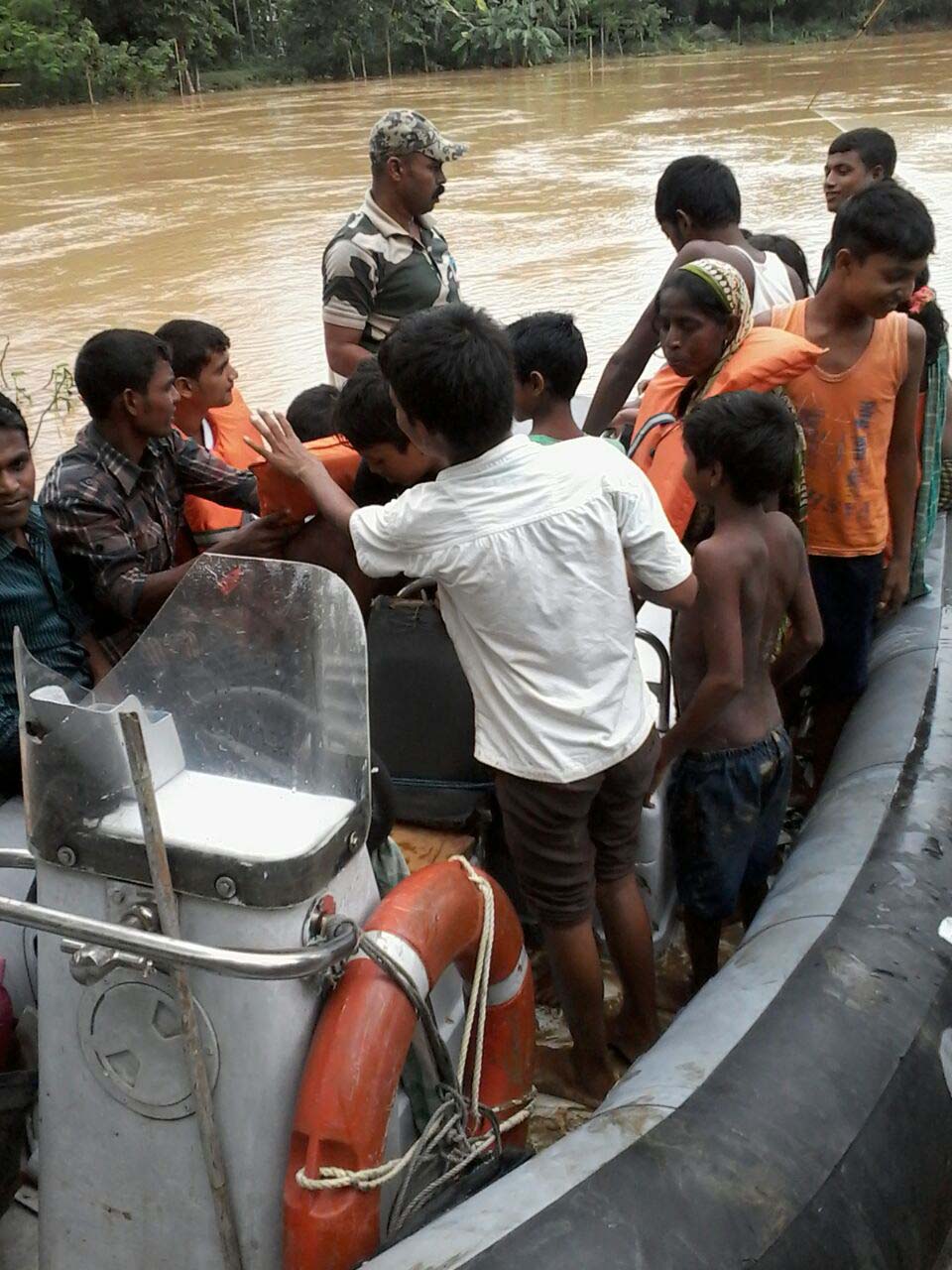 Flood: Rajnath talks to Gogoi 