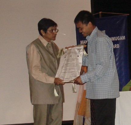 Akhil Gogoi receives award from Kiron Bedi