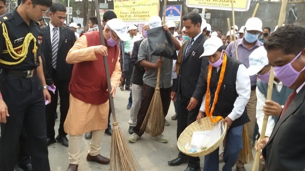 Guv stressed on people's change