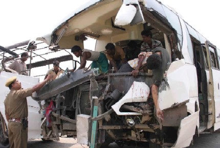 Bus-truck head on collision in Roha; 5 killed, 10 injured