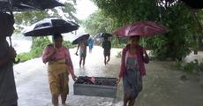 Flash flood scene worsen