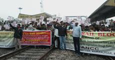Adivasis block  rail for ST status 