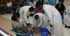 VC washes feet of faculty, staff and students 