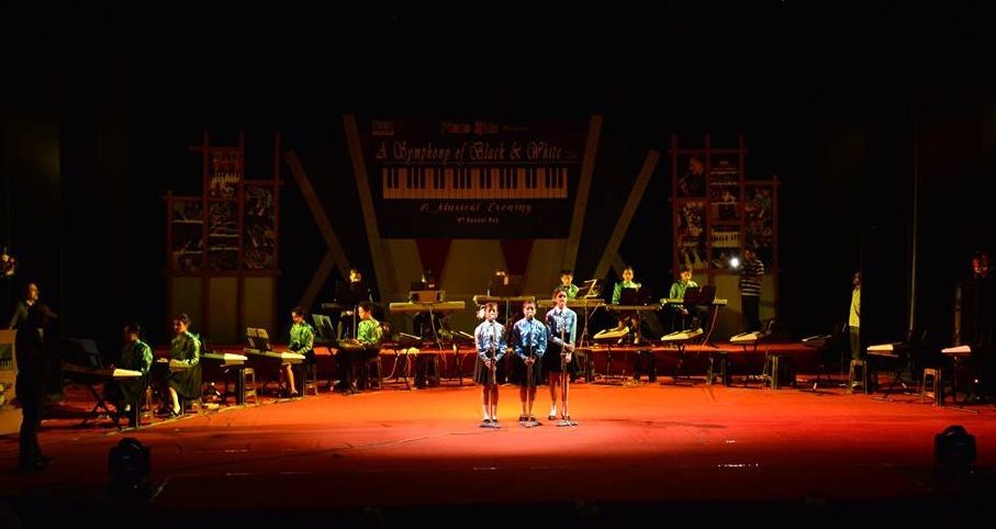 A spectacular show by Piano Kids 