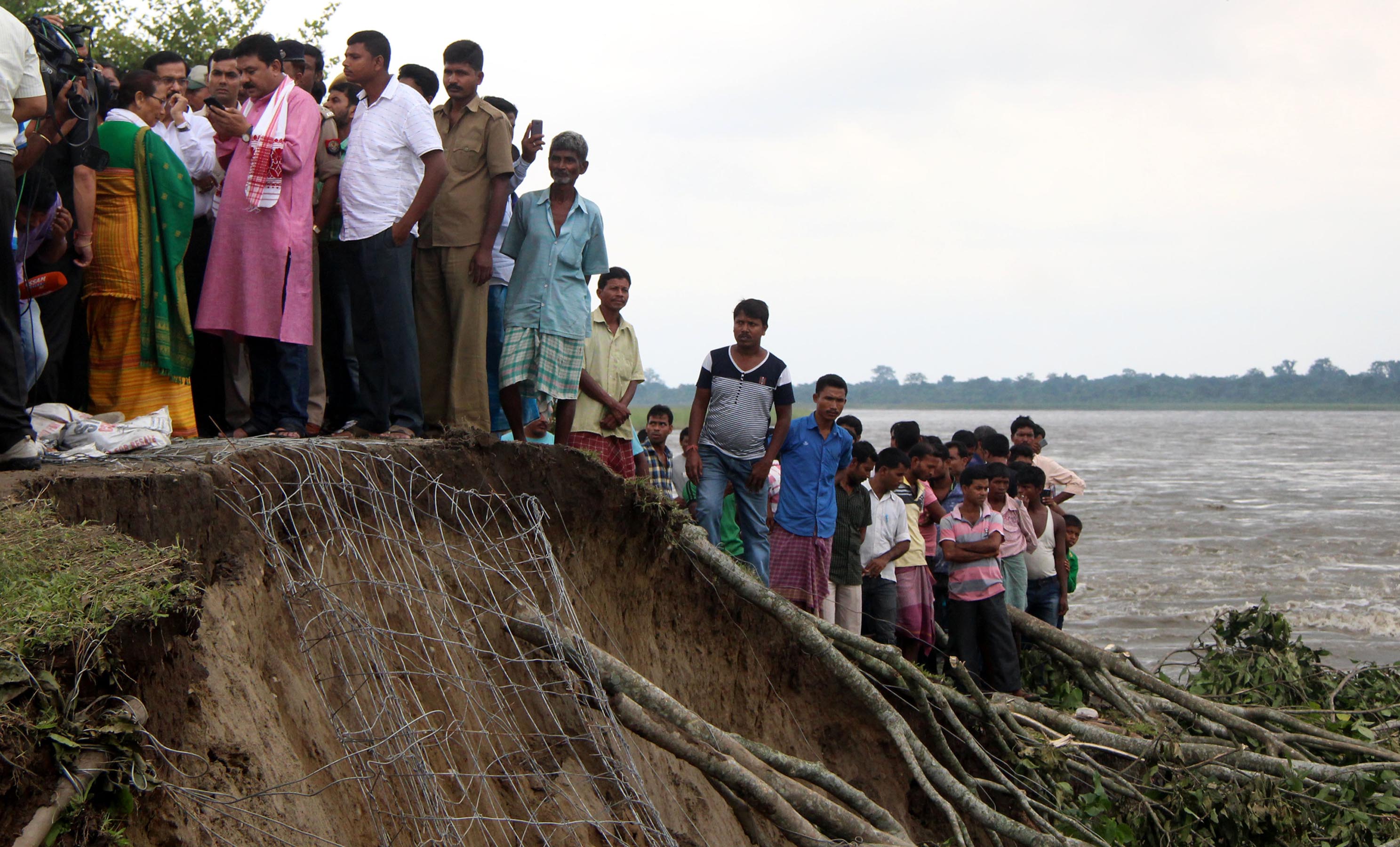 Pramila visits flooded areas