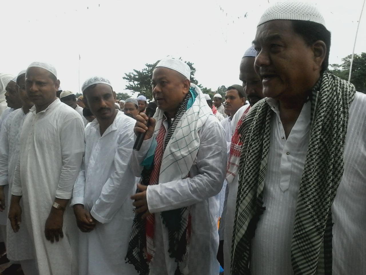 Hagrama offers namaj at Hauriapet Idgah ground