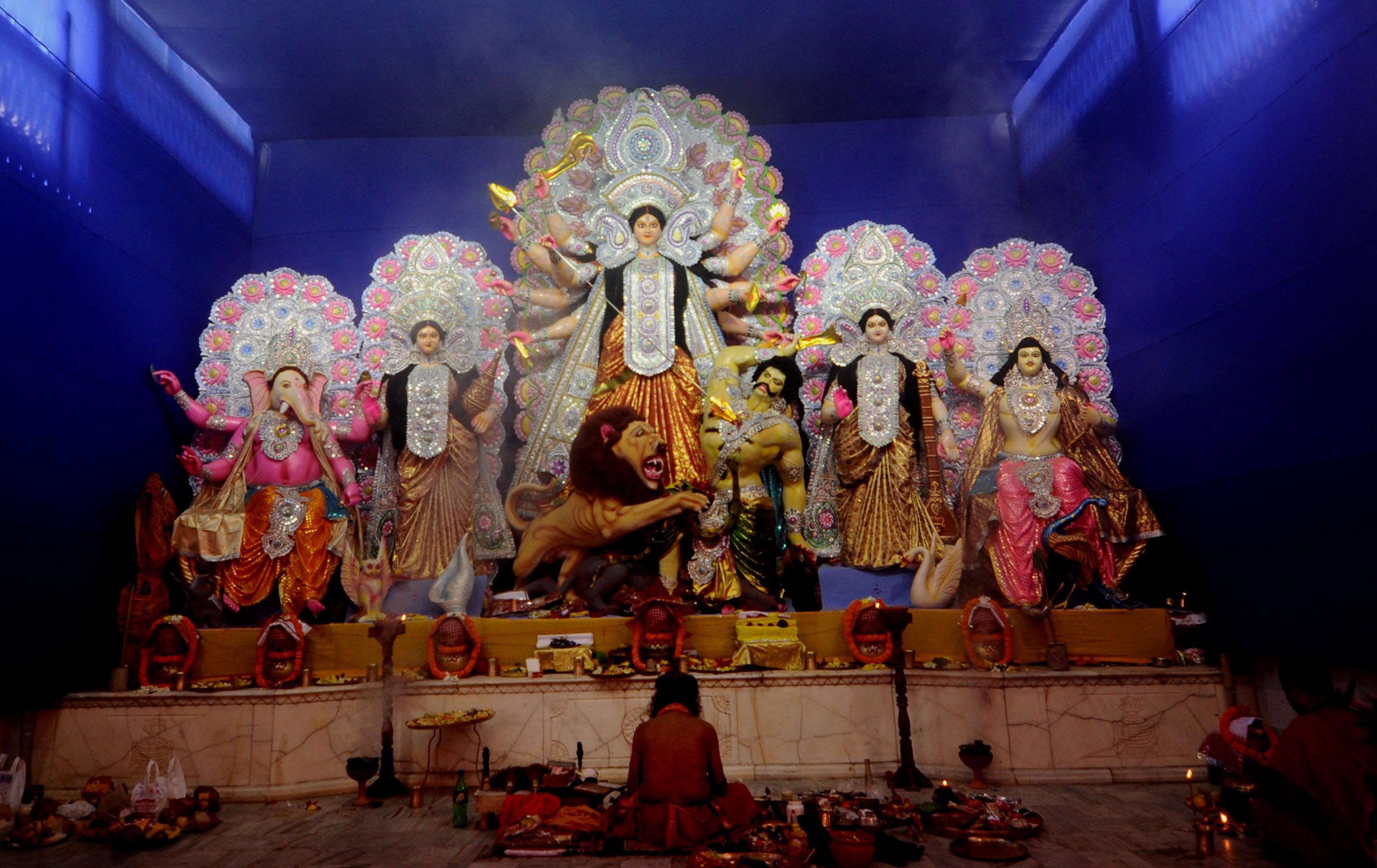 Devotees throng Puja venues
