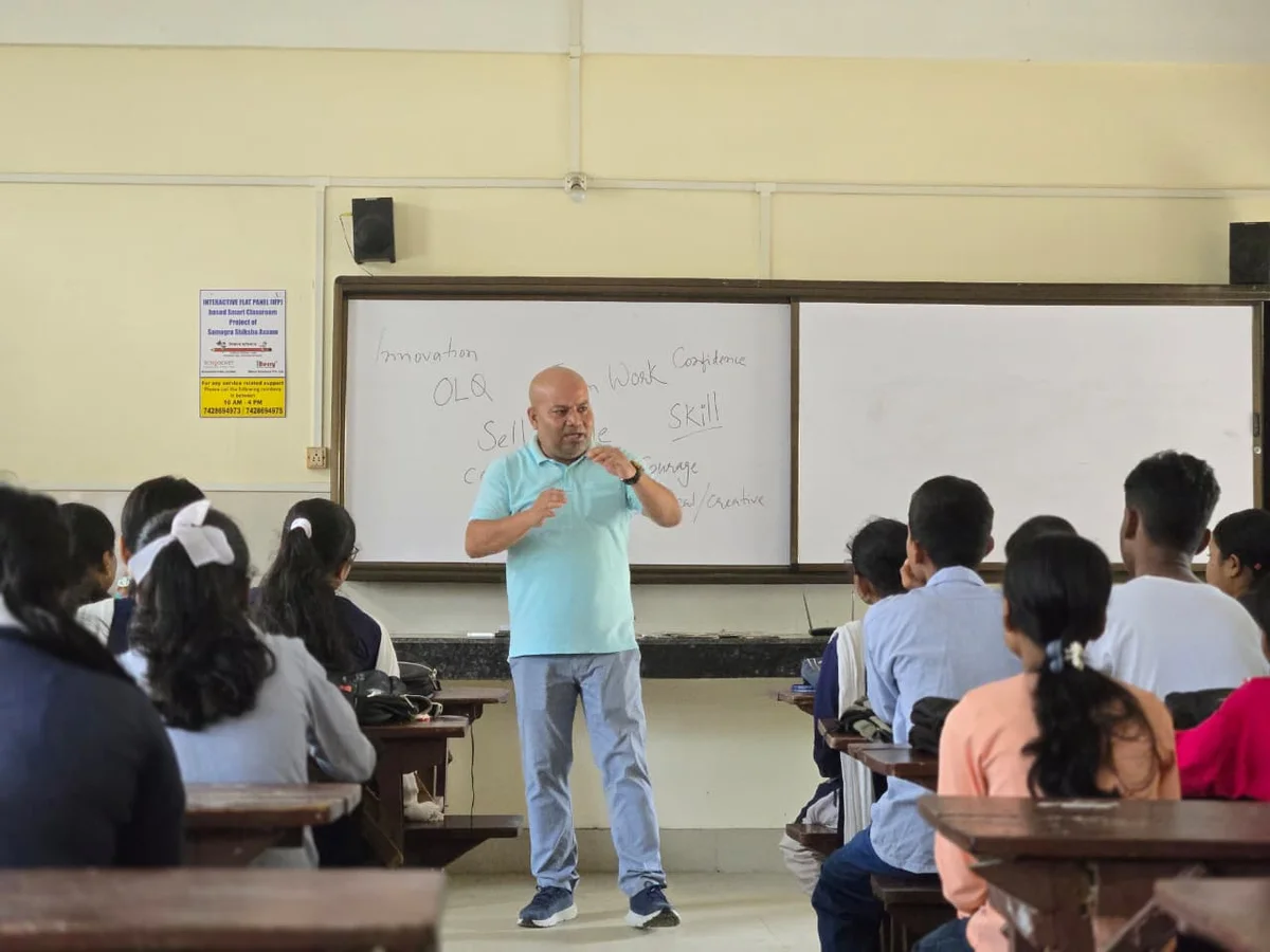 Skill fest empowers students in Sualkuchi with communication and career guidance