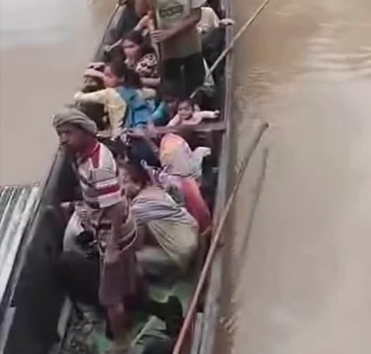 Stone Labourers Save Nearly 1,000 People from Dikhow Floods Before Official Rescue Teams Arrive — photo 2