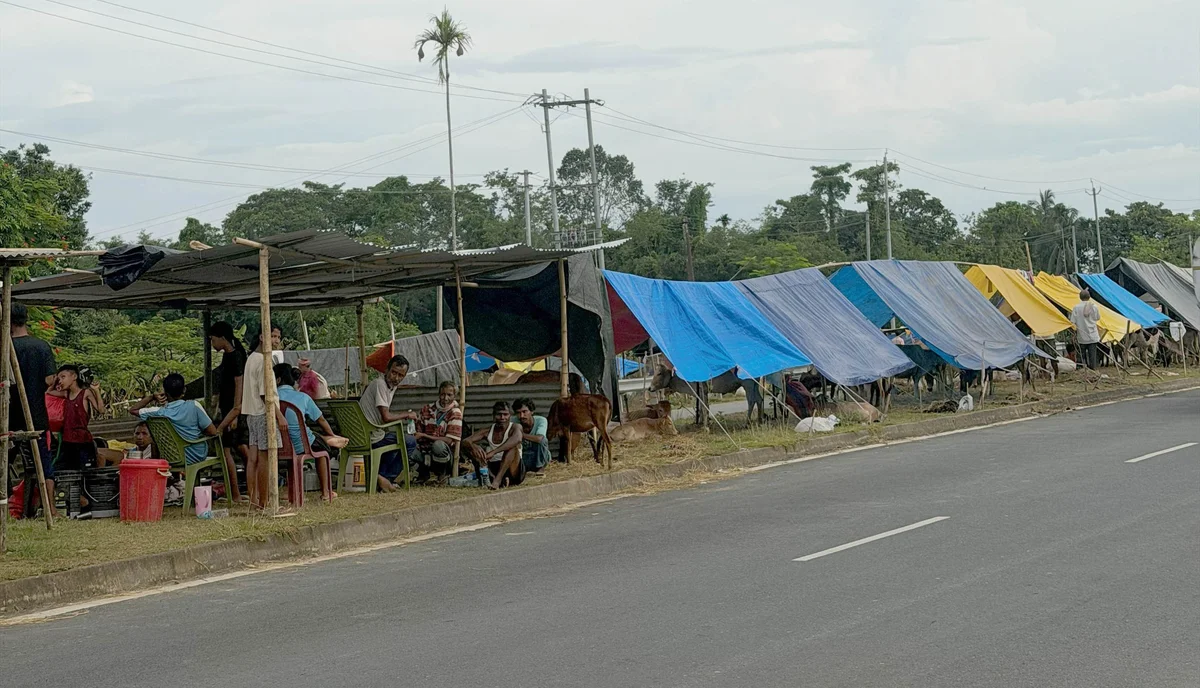 Many hands, no single grip: the coordination paradox of flood relief in Sivasagar