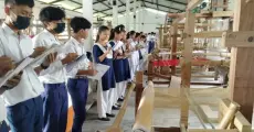 Beyond Rewards: Encouraging Creativity Through Constructive Consequences in the Classroom