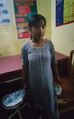 Journalists Help Orphaned Children Perform Father's Last Rites After Assam Flood Tragedy — photo 1