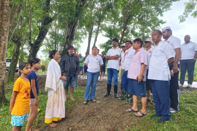 Congress Sevadal Volunteers Join Flood Cleanup Drive in Nazira