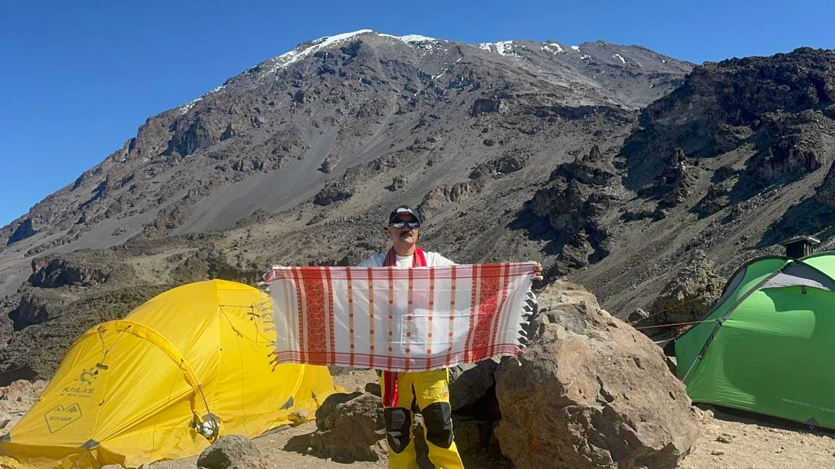 Journalist Pranay Bordoloi Summits Mount Kilimanjaro on Independence Day — photo 3