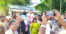 The Great Khali reaches out to Assam flood victims during Sivasagar visit
