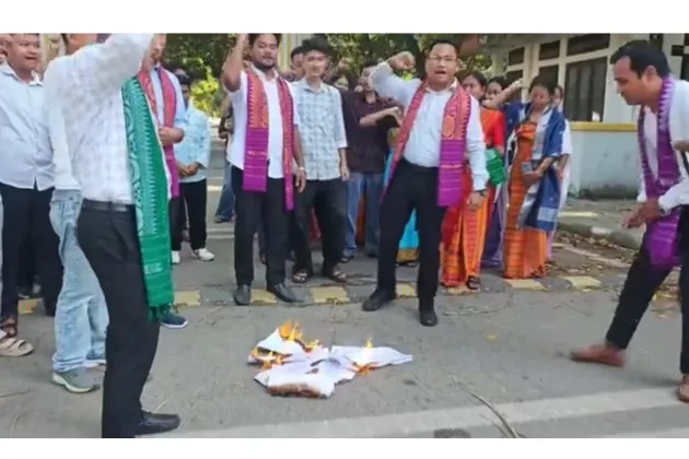 ABSU burns copies of ‘Hamkoshar Parishista’ over Bodo script issue