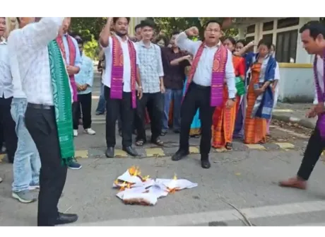 ABSU burns copies of ‘Hamkoshar Parishista’ over Bodo script issue