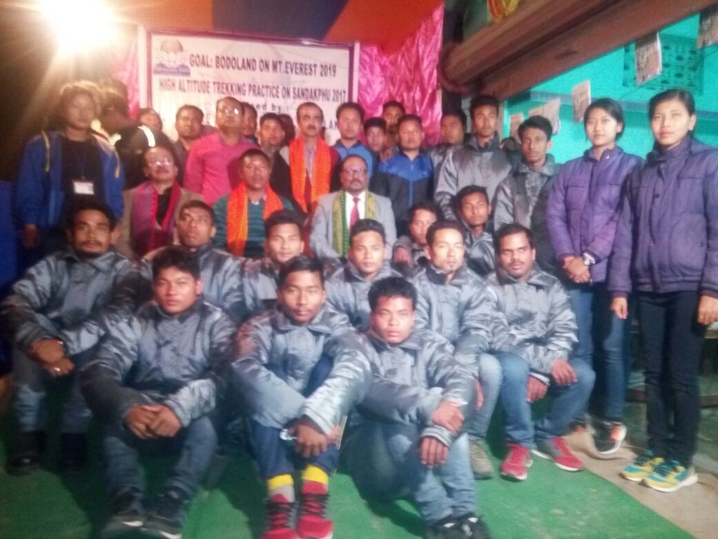 Mountaineering team left for Sandakphu