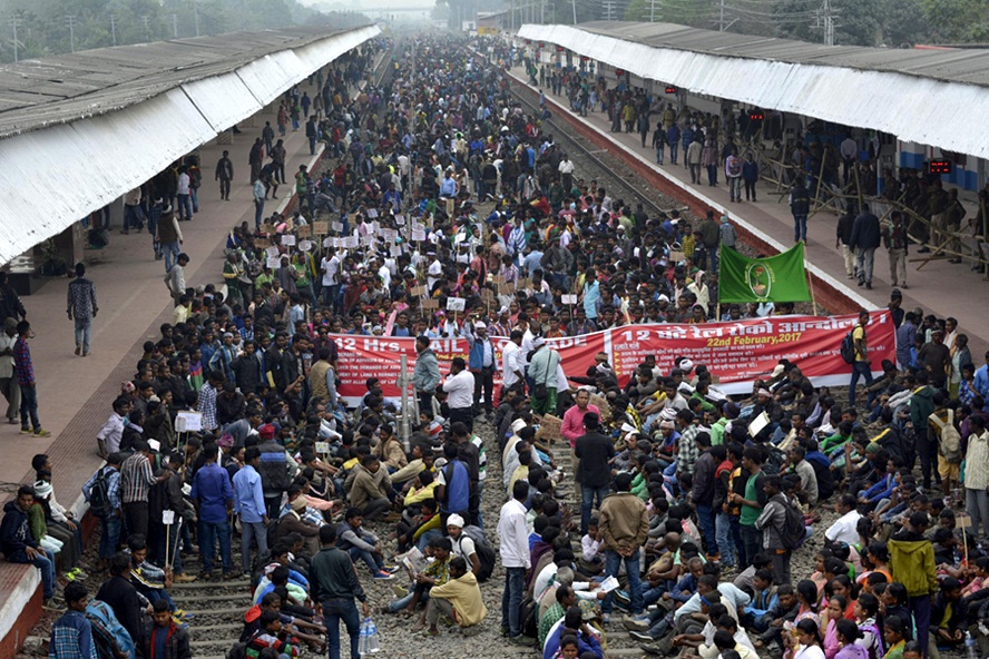  Blockade disrupts rail communication