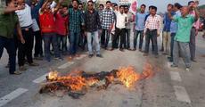 AASU blocks road in Raha