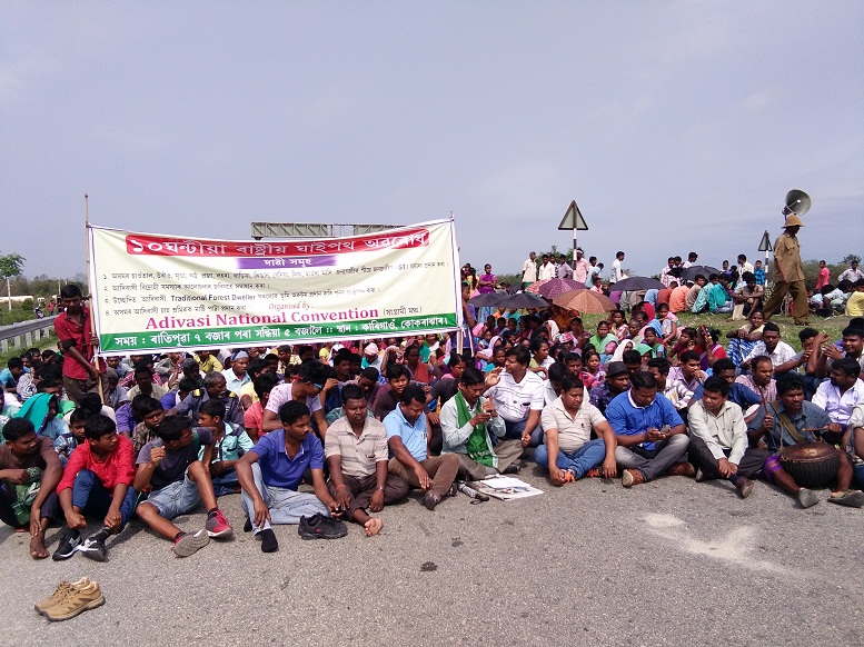 NH blockade disrupts road communication