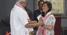 Governor felicitates mountaineer Anshu