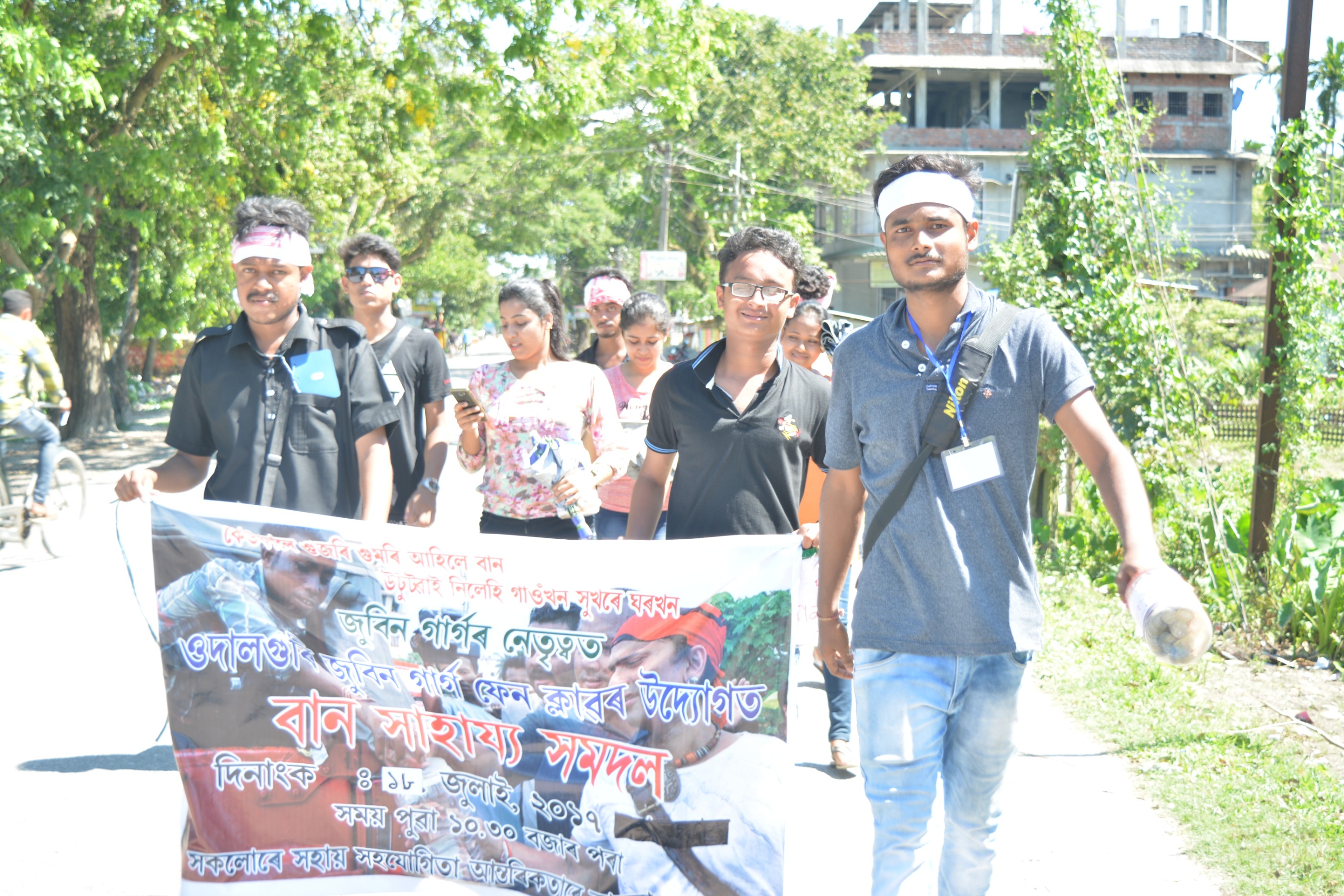 Zubeen fans collecting flood aid