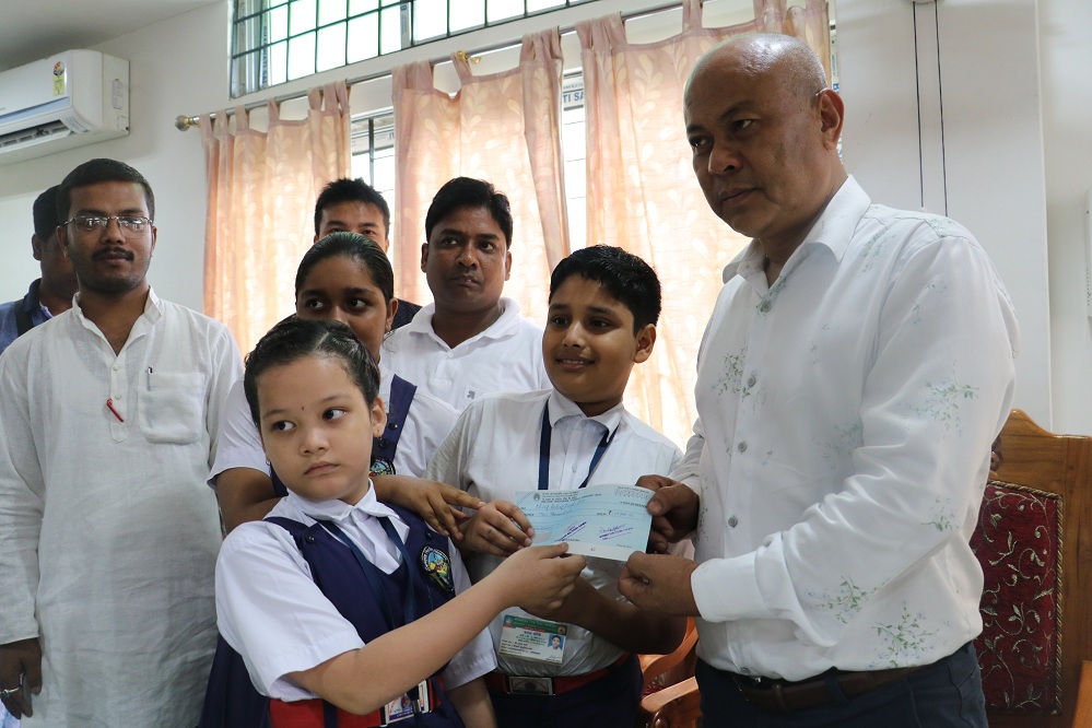 Students’ helping hands