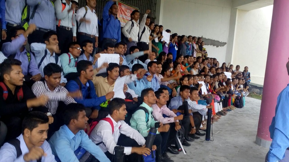  Engg students stage protest
