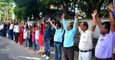 Media fraternity demonstrates in front of press club