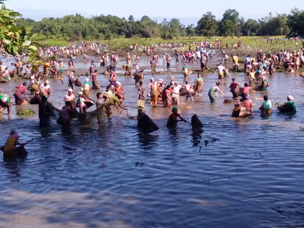 Community fishing at Samoka River