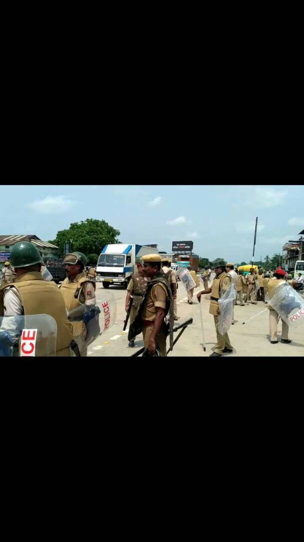 Students hurt in police lathicharge