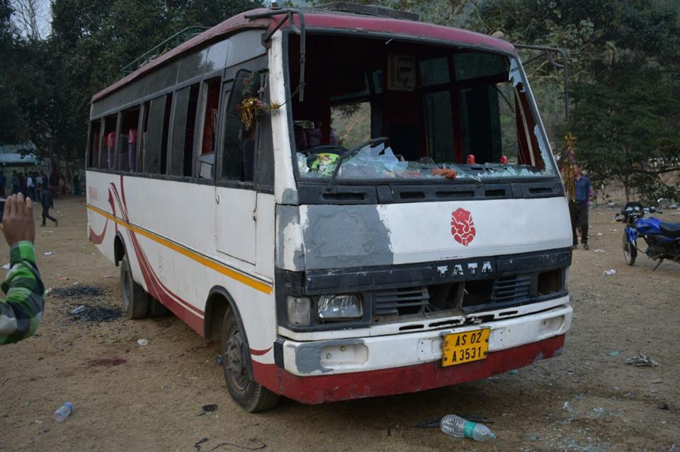 2 dead as bus rams into picnickers