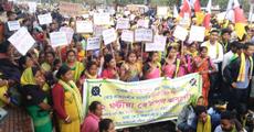 Blockade hits train services 