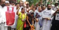 Congress protests fuel price rise 