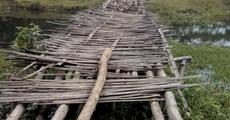 Villagers decry makeshift bamboo bridge 