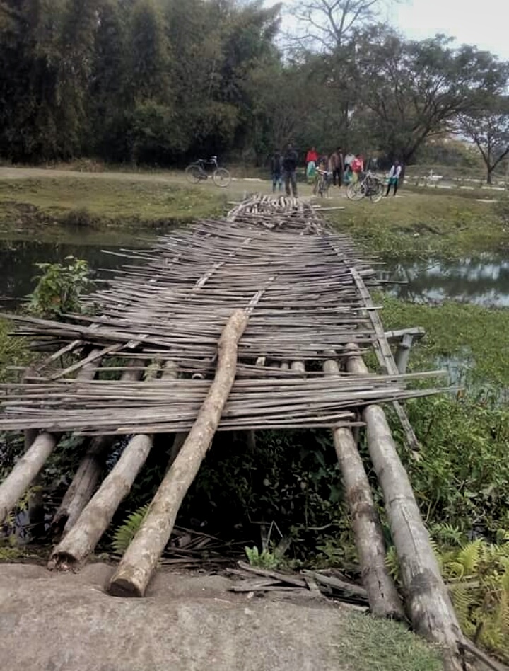 Villagers decry makeshift bamboo bridge 