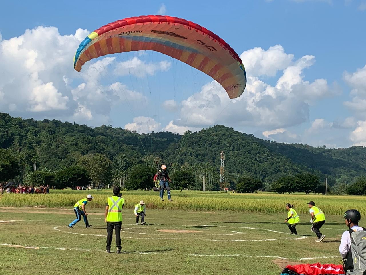 Nine countries participate in paragliding championship 