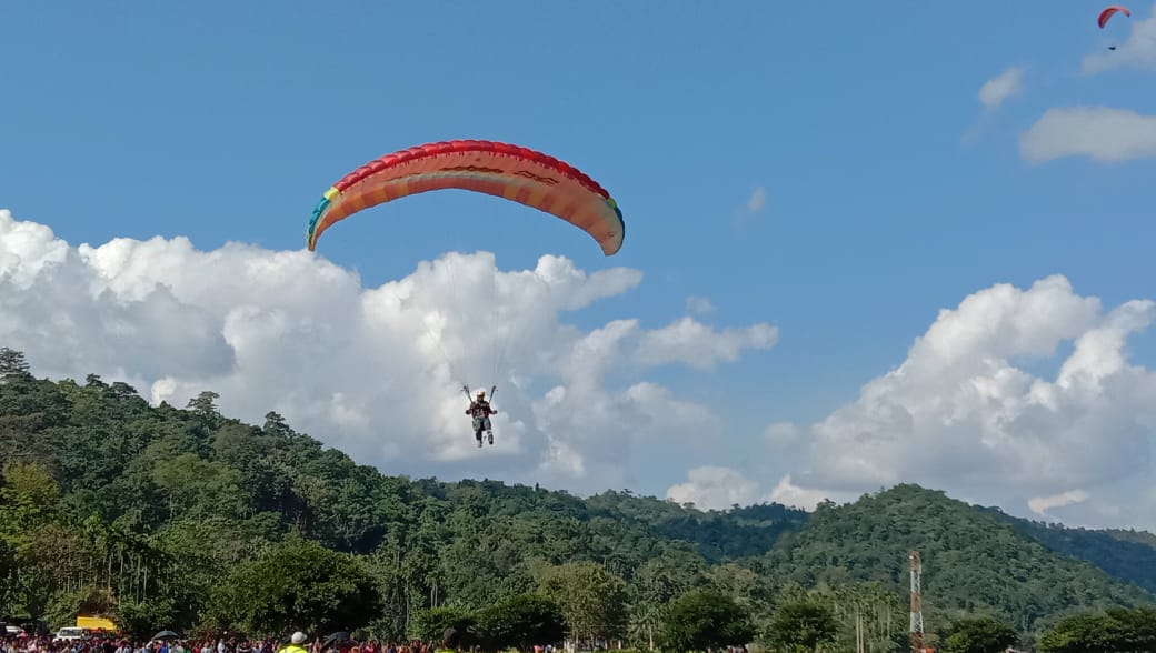 Nine countries participate in paragliding championship 